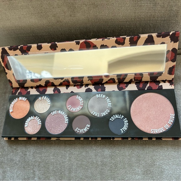 New!! MAC Cosmetics “Mischief Minx” Eyeshadow Palette! - Picture 4 of 9